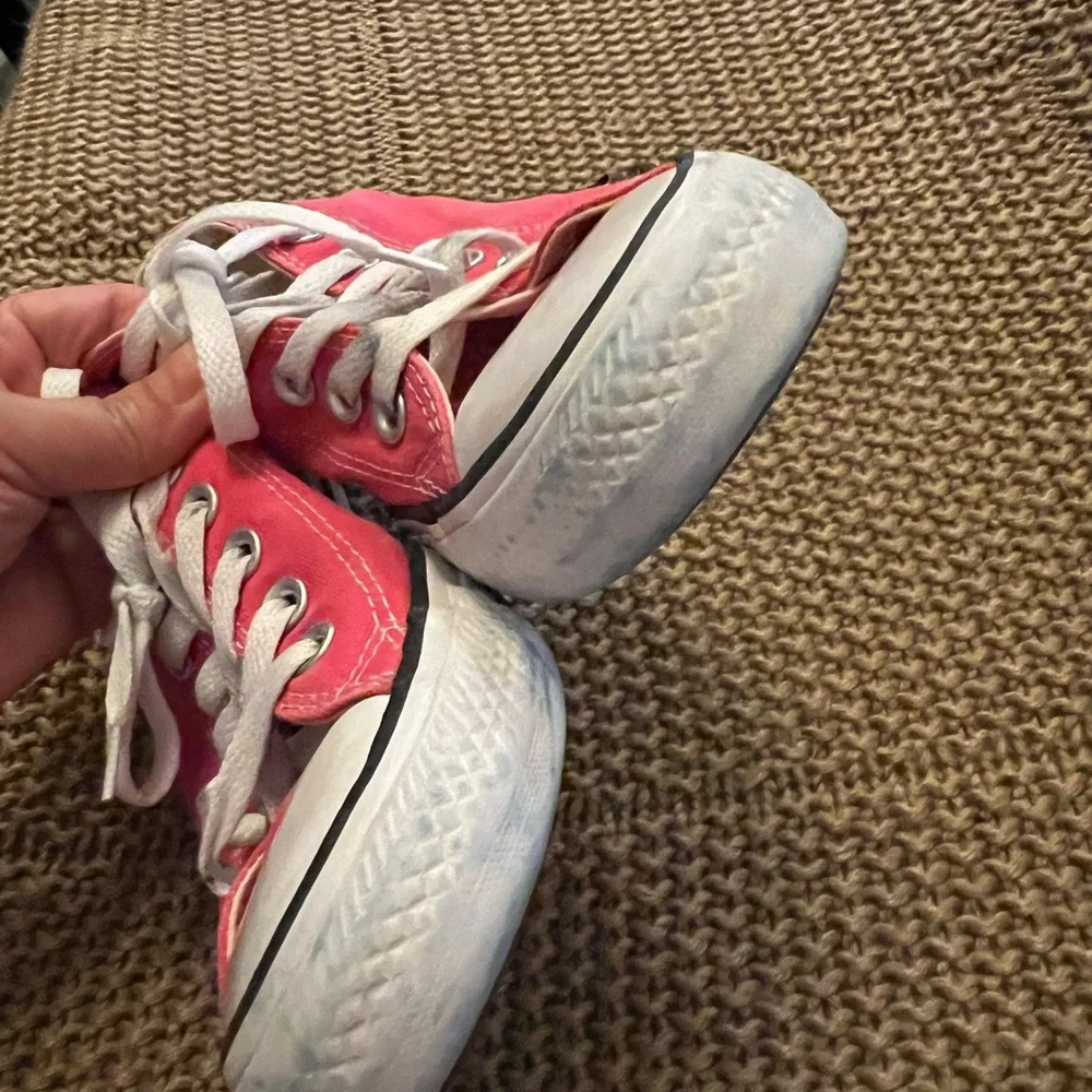 Soft Red Converse - Picture 3 of 7